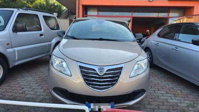 Lancia Ypsilon 1.2 69 CV 5 porte Silver (7)