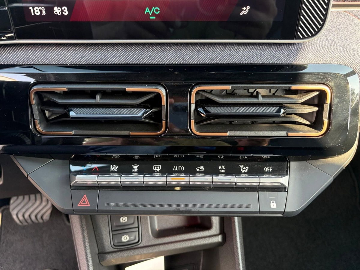 Renault Renault 4 Techno comfort range 150cv (13)