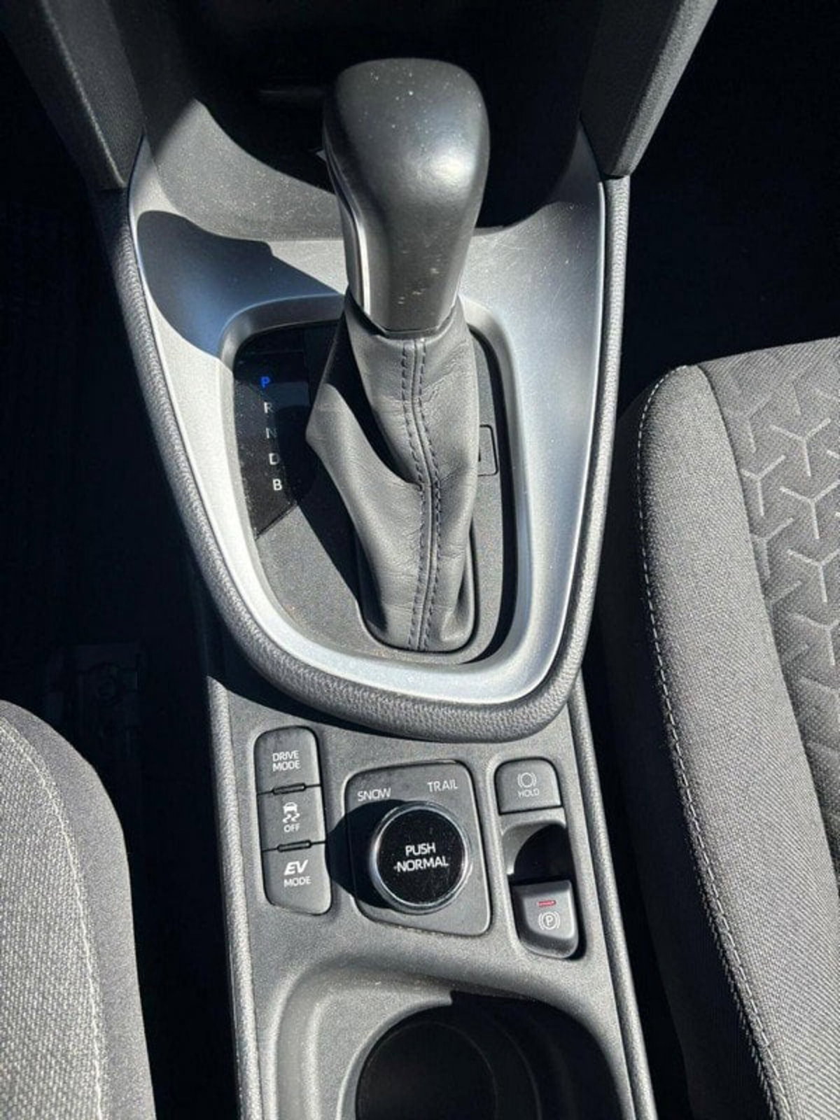 Toyota Yaris Cross Trend awd-i 115cv e-cvt (14)