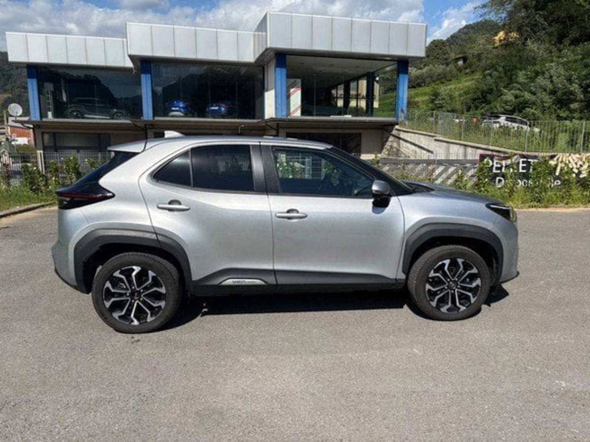 Toyota Yaris Cross Trend awd-i 115cv e-cvt (3)
