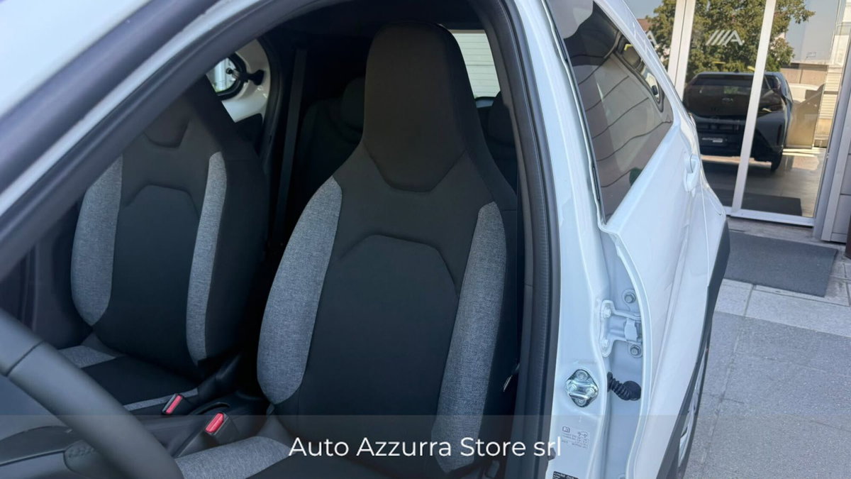 Toyota Aygo X 1.0 Active 72cv (8)