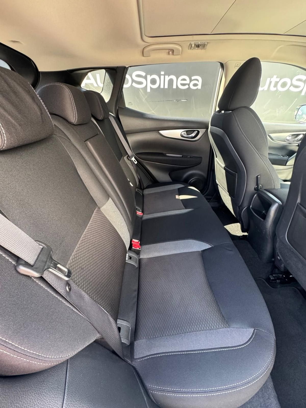 Nissan Qashqai 1.5 dCi N-Connecta (11)