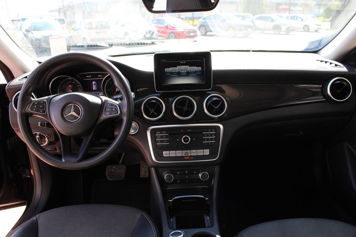 Mercedes-Benz CLA Shooting Brake 200 d Automatic Business (4)