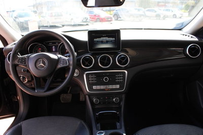 Mercedes-Benz CLA Shooting Brake 200 d Automatic Business (4)