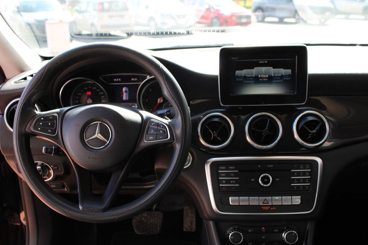 Mercedes-Benz CLA Shooting Brake 200 d Automatic Business (5)