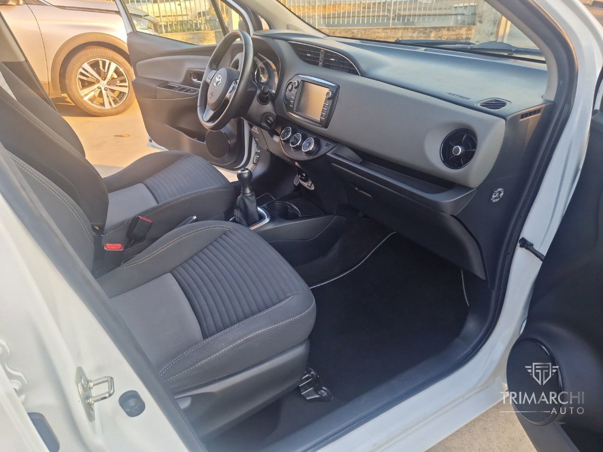 Toyota Yaris 1.0 5 porte Active (11)