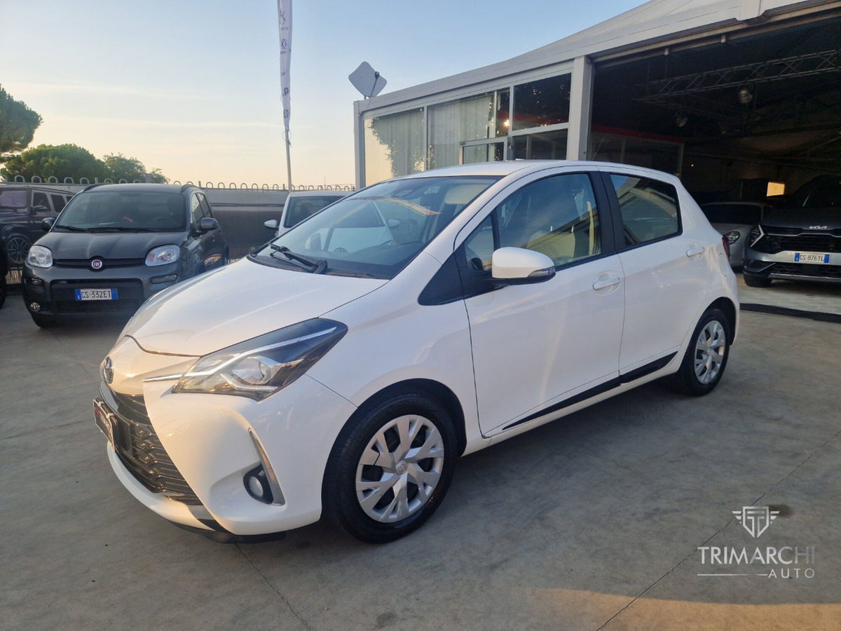 Toyota Yaris 1.0 5 porte Active (2)