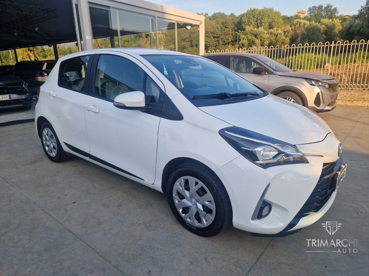 Toyota Yaris 1.0 5 porte Active (3)