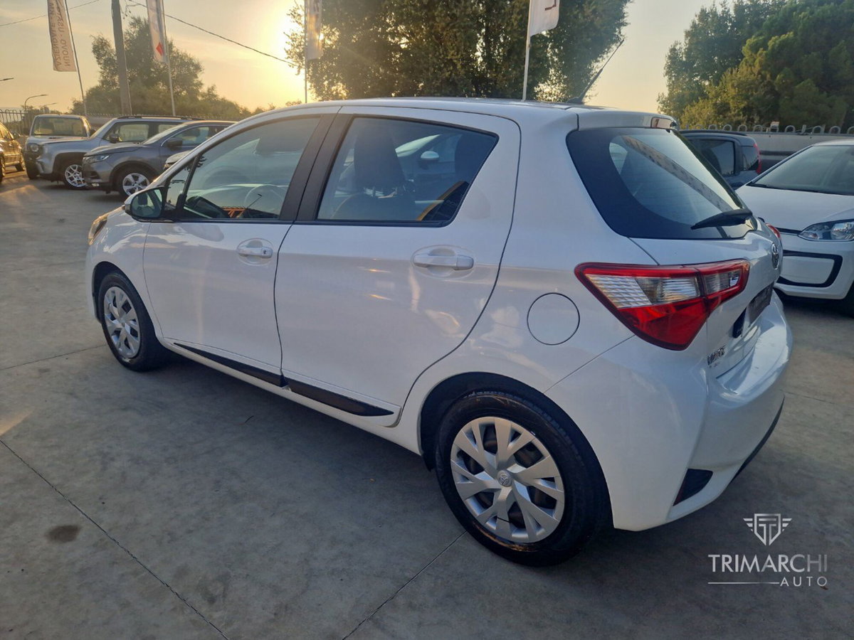 Toyota Yaris 1.0 5 porte Active (4)
