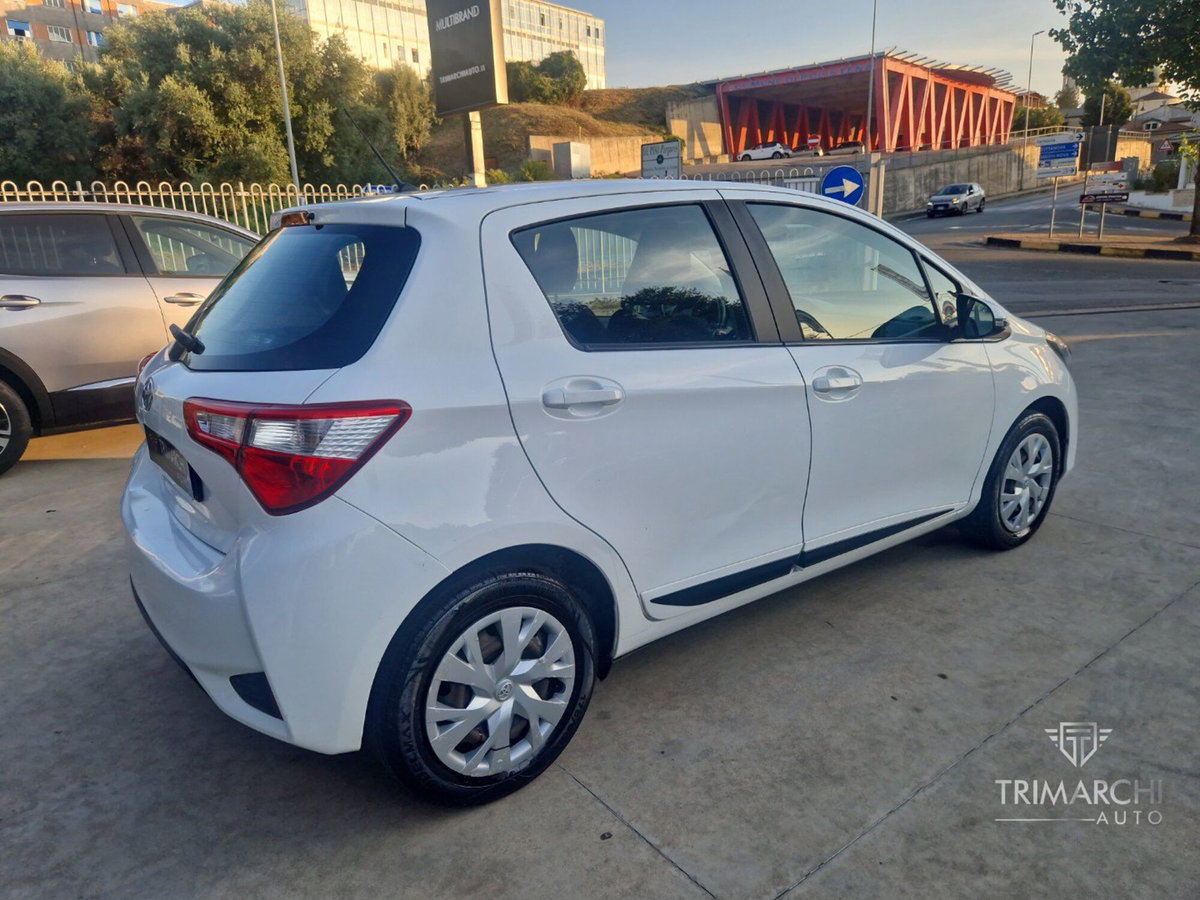 Toyota Yaris 1.0 5 porte Active (5)