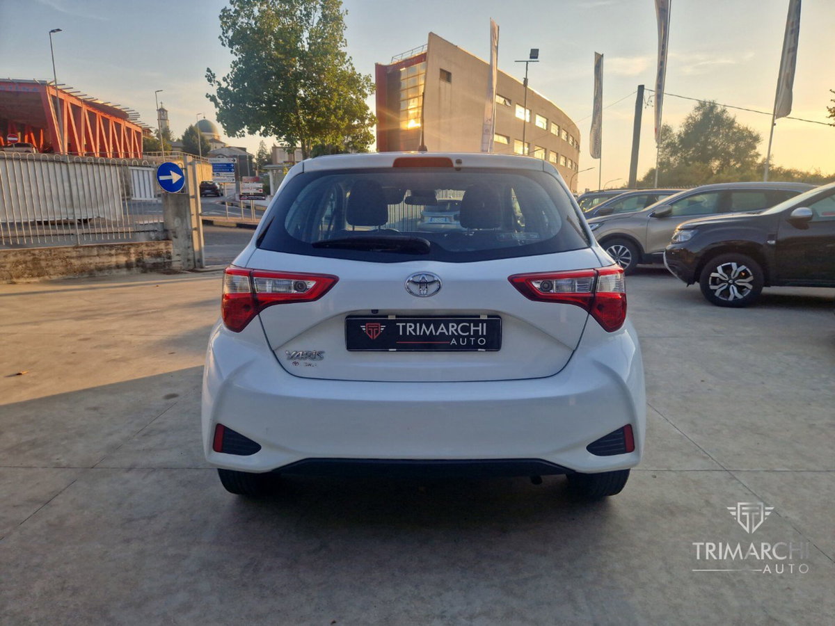 Toyota Yaris 1.0 5 porte Active (6)