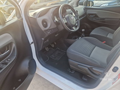 Toyota Yaris 1.0 5 porte Active (7)
