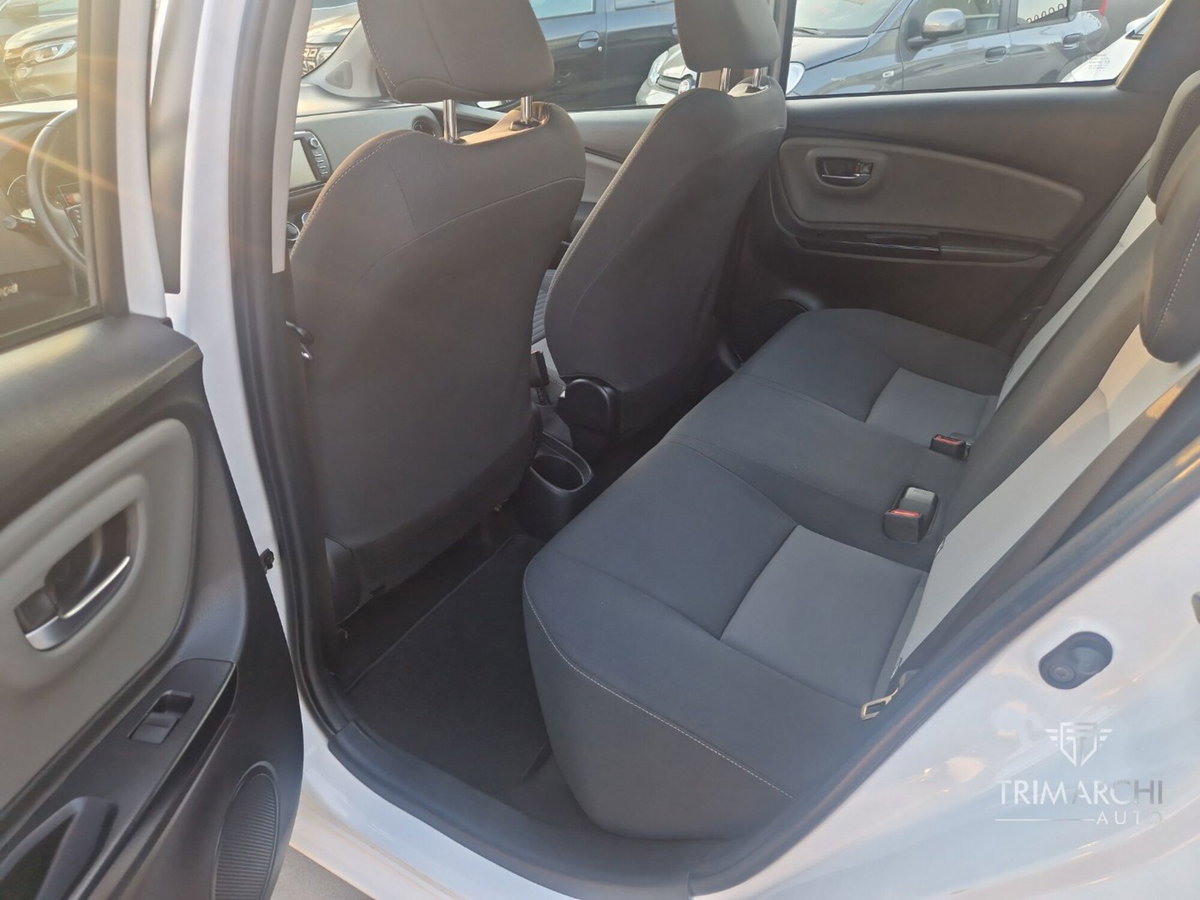 Toyota Yaris 1.0 5 porte Active (9)