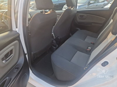 Toyota Yaris 1.0 5 porte Active (9)