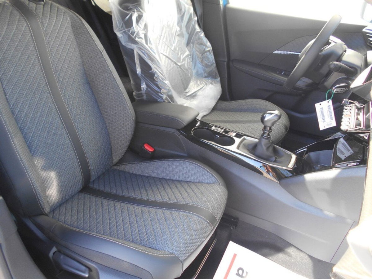 Peugeot 2008 PureTech 100 S&S Allure (12)