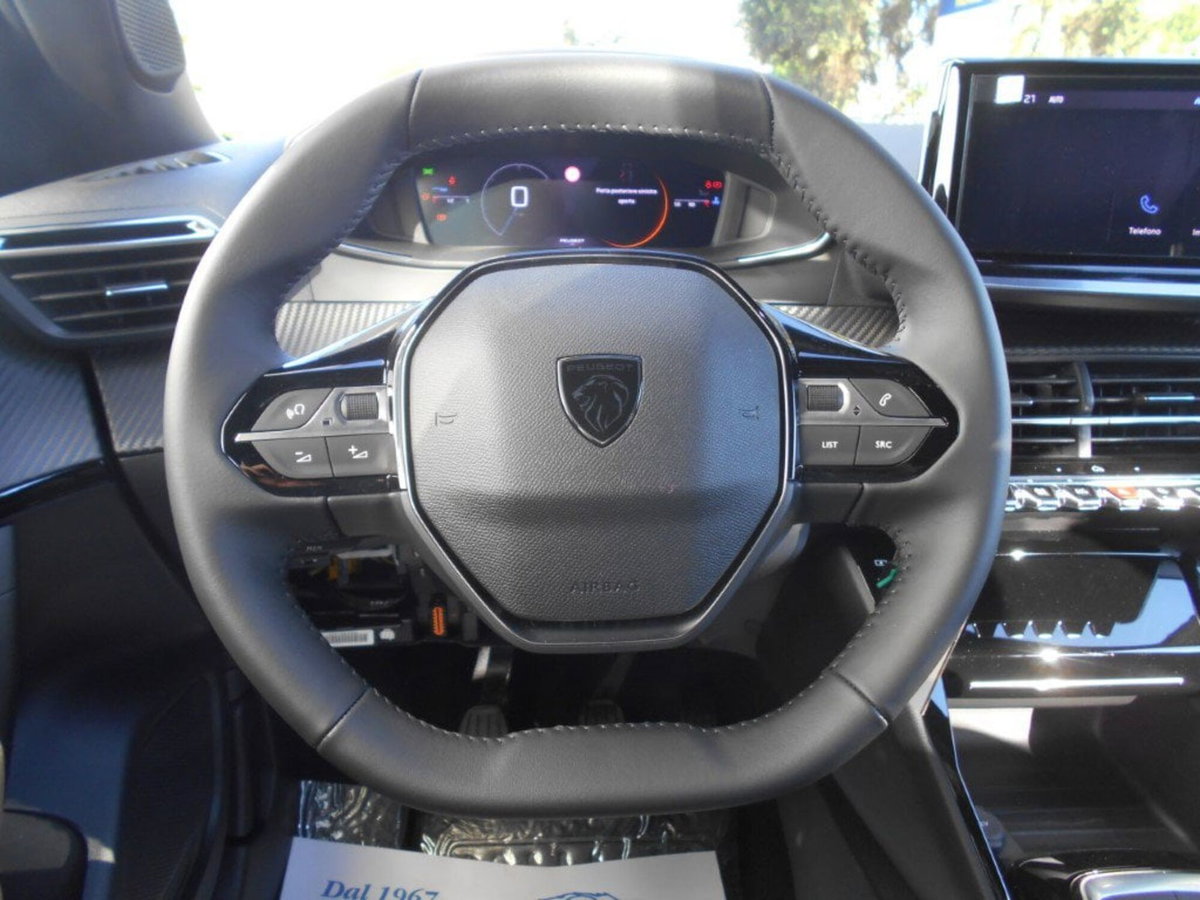 Peugeot 2008 PureTech 100 S&S Allure (17)