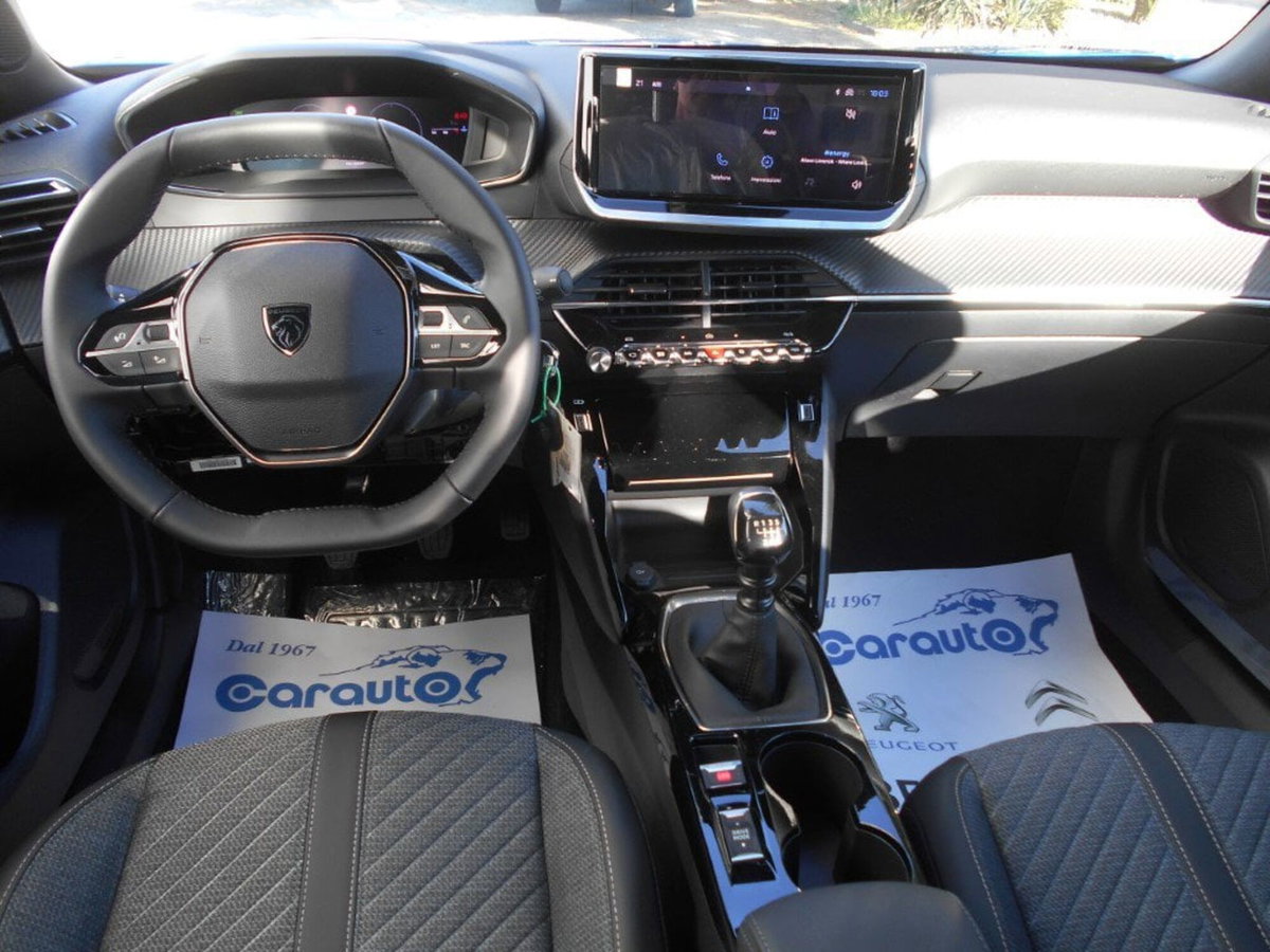Peugeot 2008 PureTech 100 S&S Allure (4)