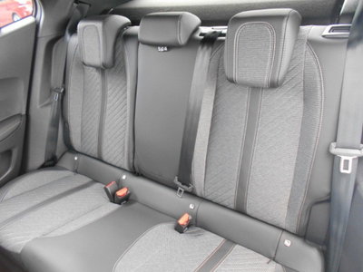 Peugeot 2008 PureTech 130 S&S EAT8 Allure Pack (16)