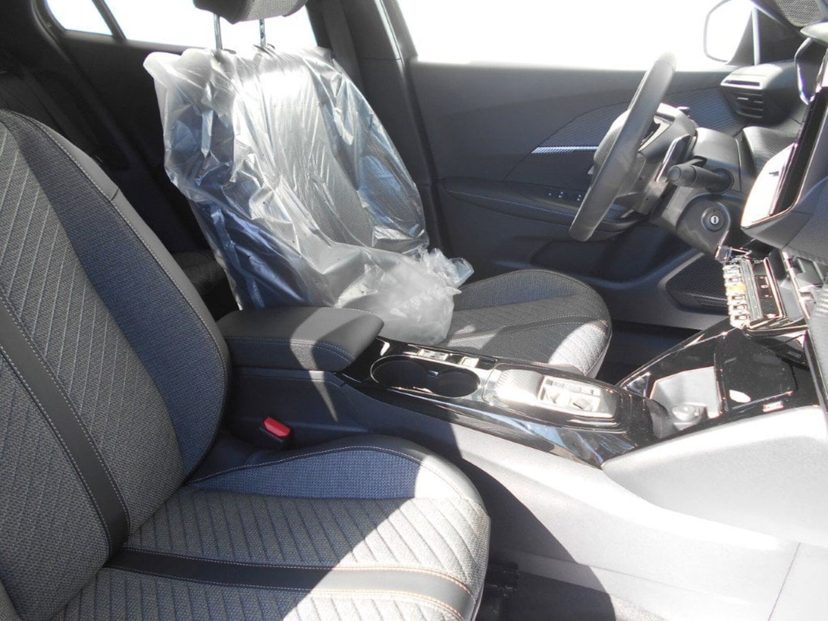 Peugeot 2008 PureTech 130 S&S EAT8 Allure Pack (17)