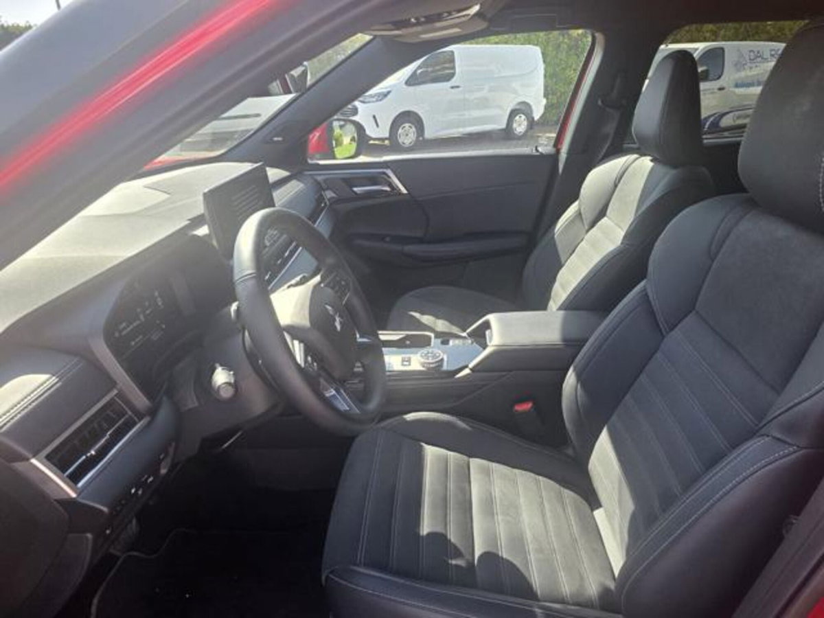 Mitsubishi Outlander 2.4 MIVEC 4WD PHEV Intense (10)