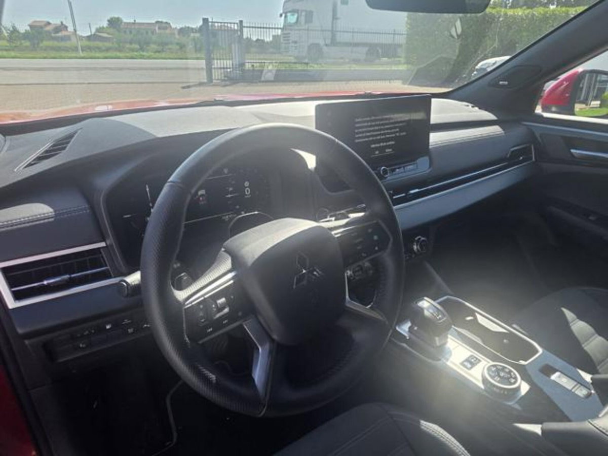 Mitsubishi Outlander 2.4 MIVEC 4WD PHEV Intense (11)