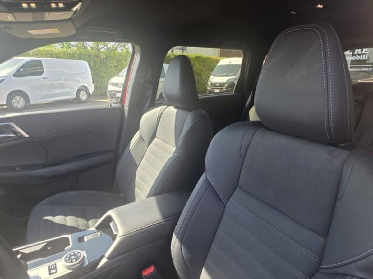 Mitsubishi Outlander 2.4 MIVEC 4WD PHEV Intense (16)