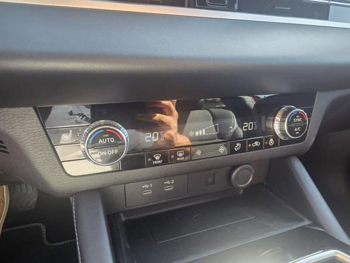Mitsubishi Outlander 2.4 MIVEC 4WD PHEV Intense (17)
