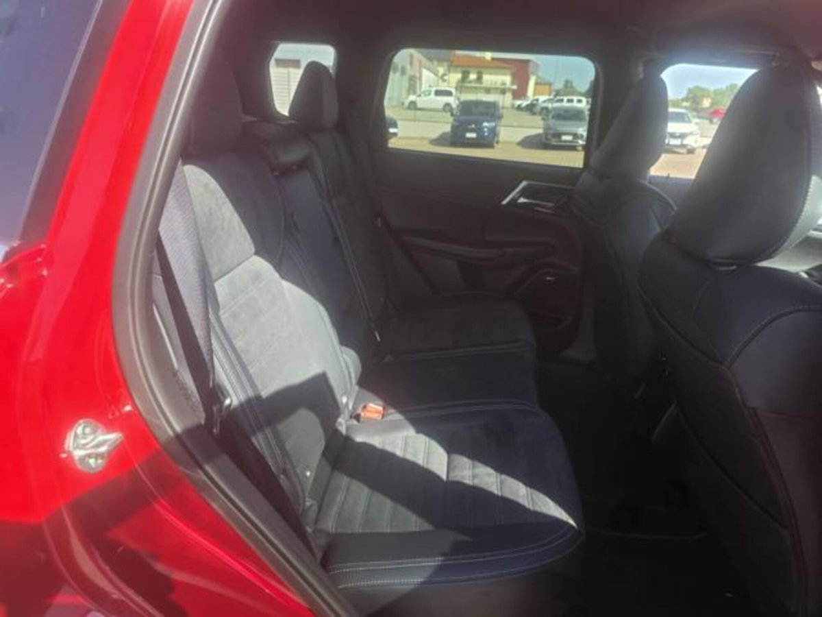 Mitsubishi Outlander 2.4 MIVEC 4WD PHEV Intense (19)