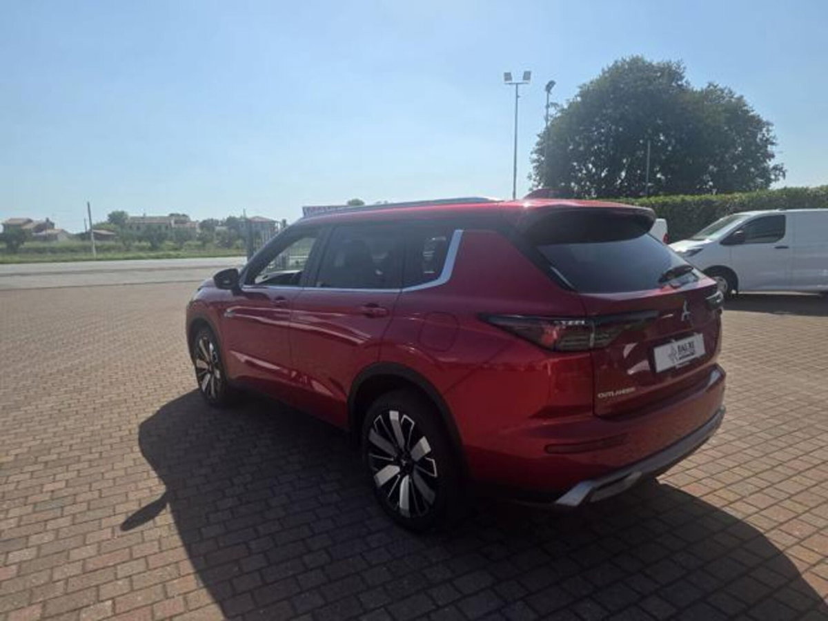 Mitsubishi Outlander 2.4 MIVEC 4WD PHEV Intense (7)