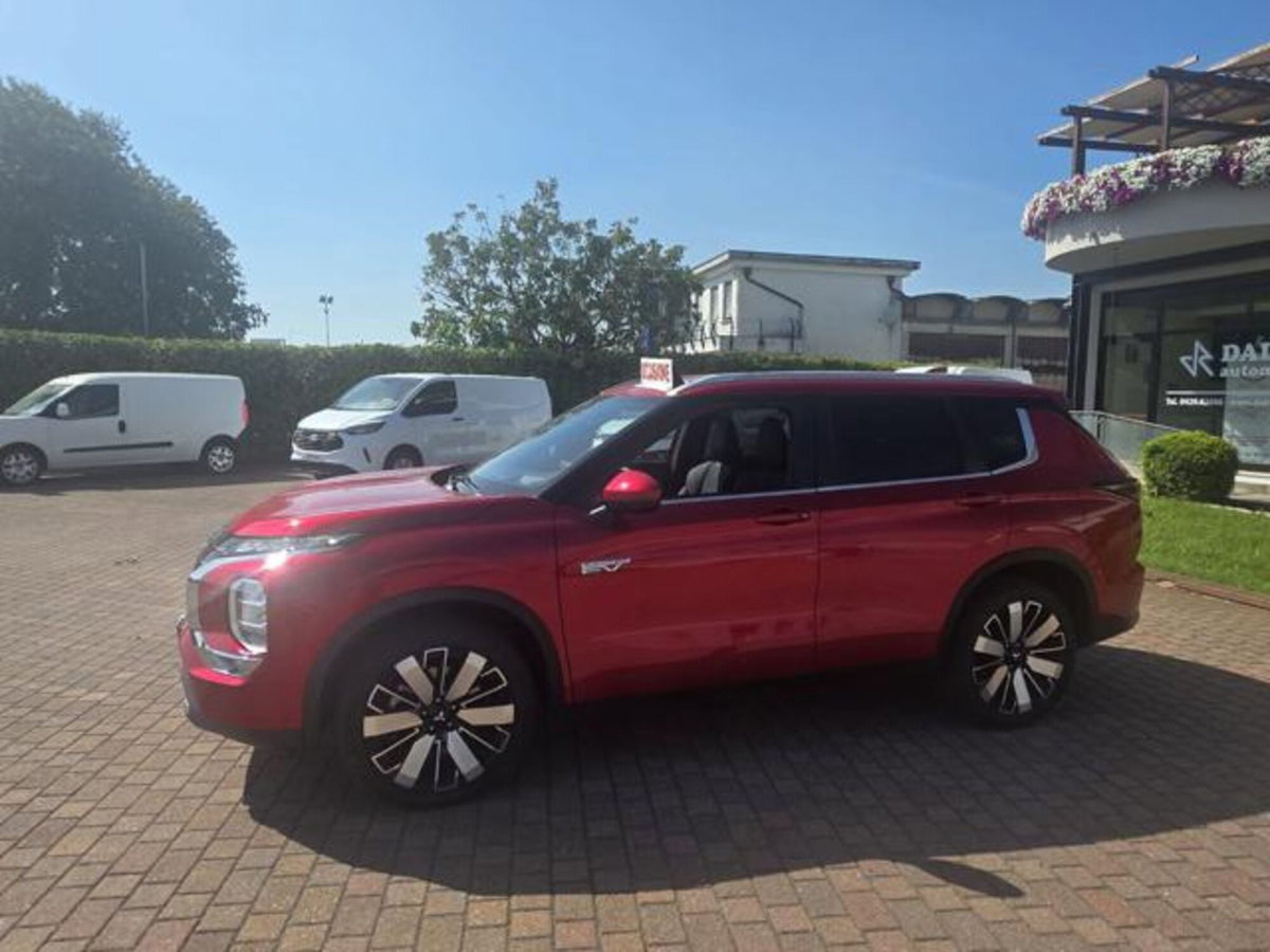 Mitsubishi Outlander 2.4 MIVEC 4WD PHEV Intense (8)