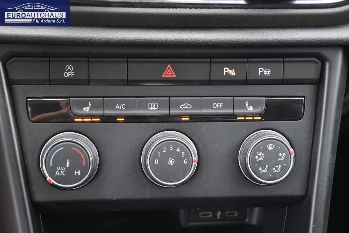 Volkswagen T-Roc 1.0 TSI Life (12)