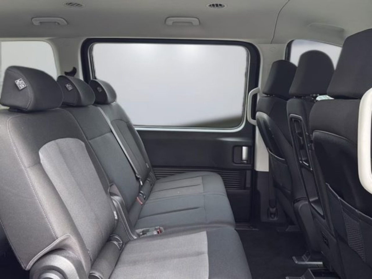 Hyundai Staria 1.6 hev 2wd auto (13)