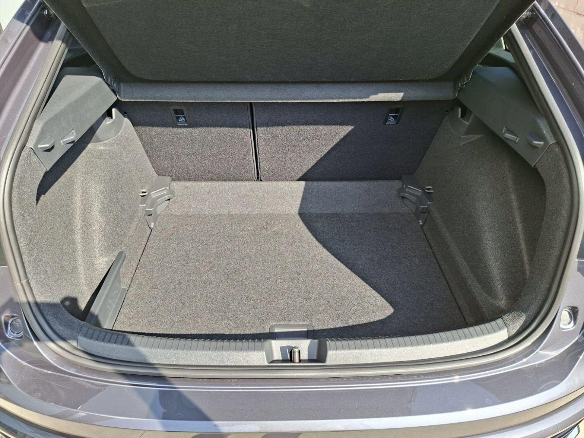 Volkswagen Taigo 1.0 tsi R-Line 115cv (13)