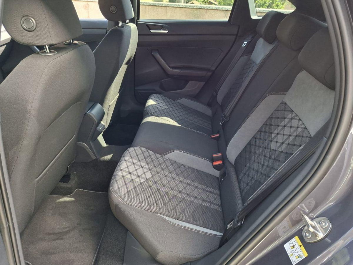Volkswagen Taigo 1.0 tsi R-Line 115cv (9)