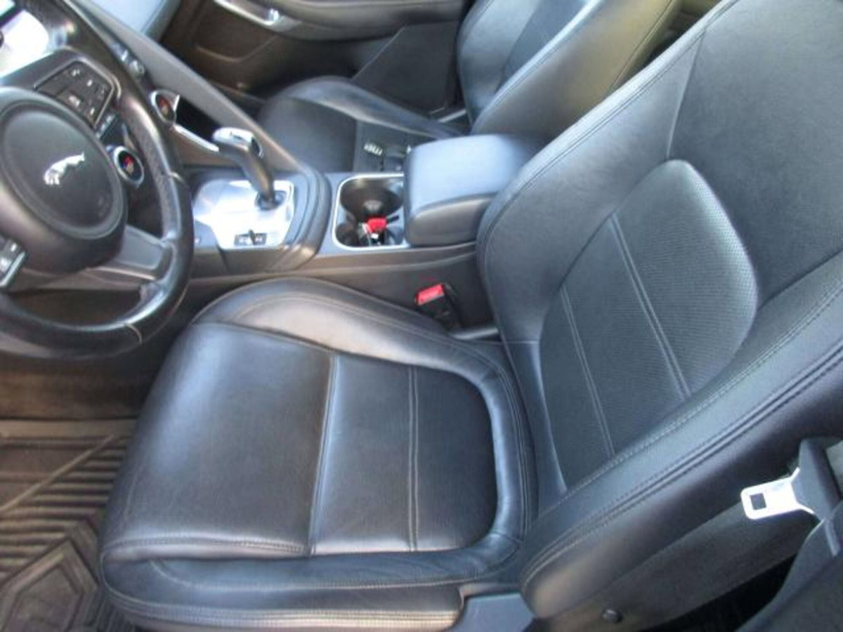Jaguar E-Pace 2.0D 150 CV AWD S (10)