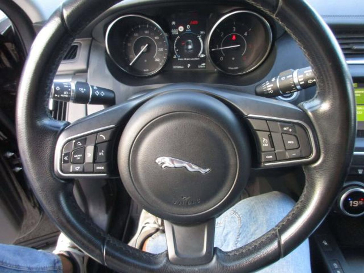 Jaguar E-Pace 2.0D 150 CV AWD S (13)