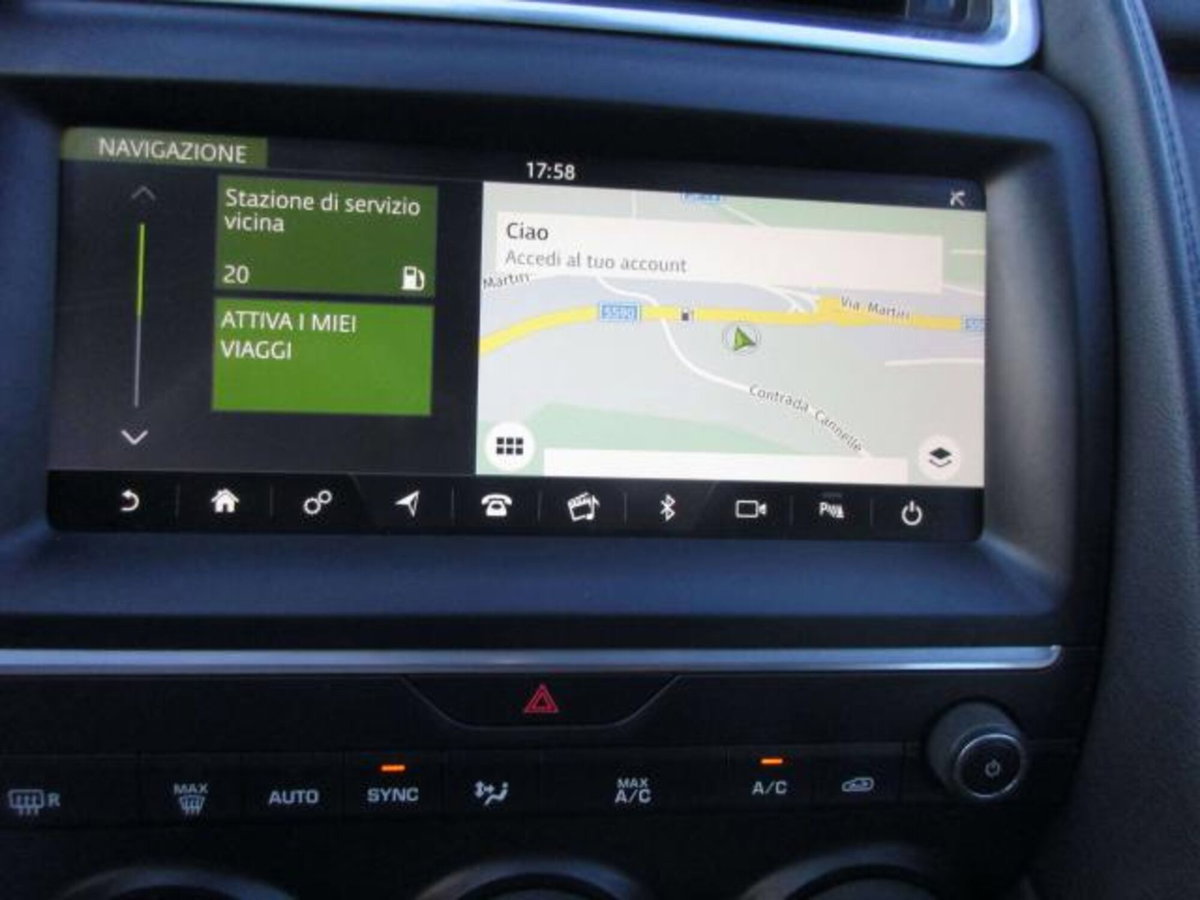 Jaguar E-Pace 2.0D 150 CV AWD S (14)