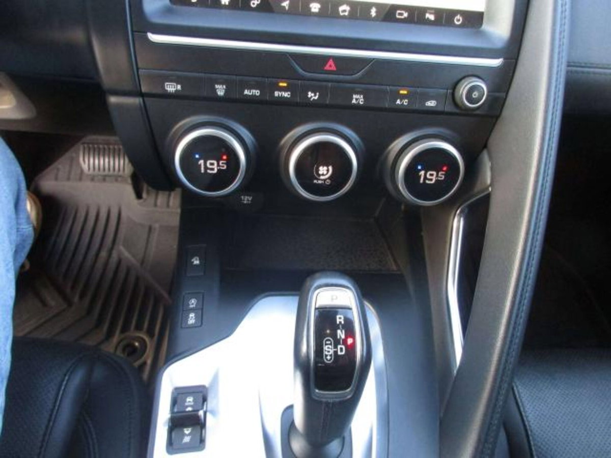 Jaguar E-Pace 2.0D 150 CV AWD S (15)