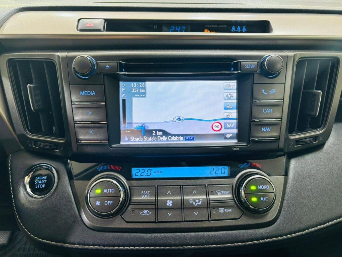 Toyota Rav4 D-4D 4WD Style White Ed. (19)