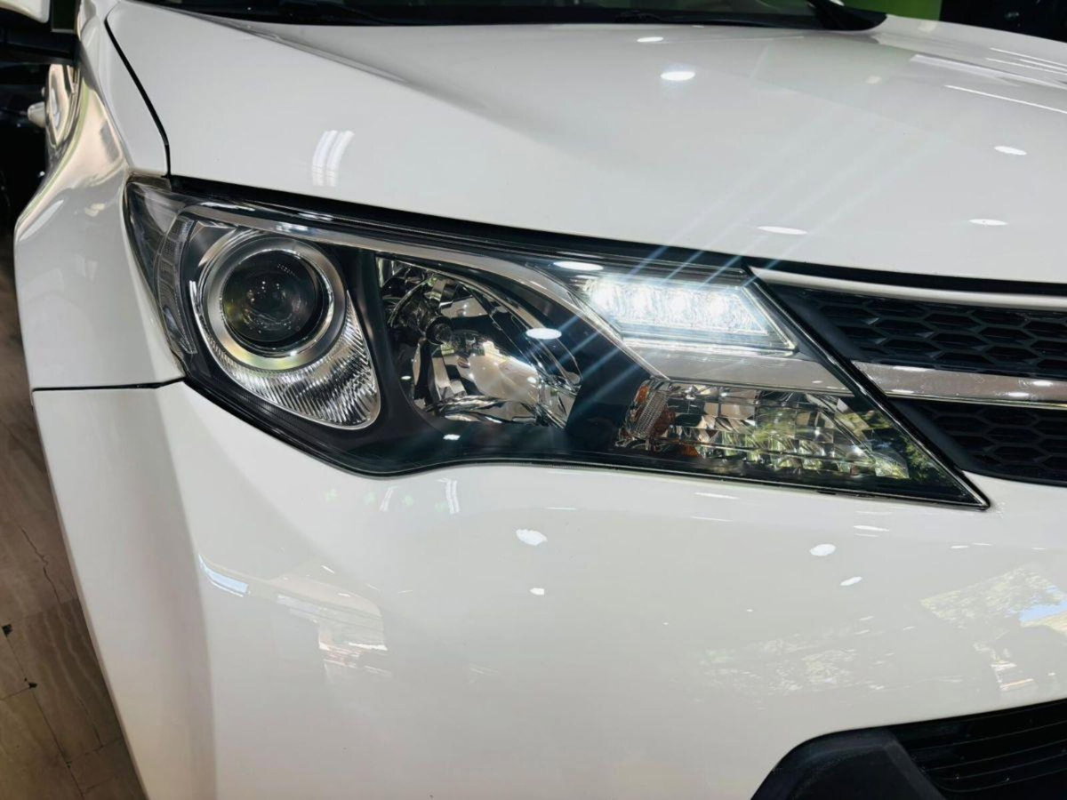 Toyota Rav4 D-4D 4WD Style White Ed. (7)