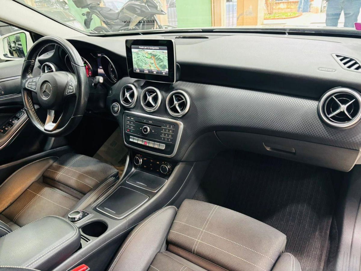 Mercedes-Benz Classe A 200 d Automatic Sport (12)