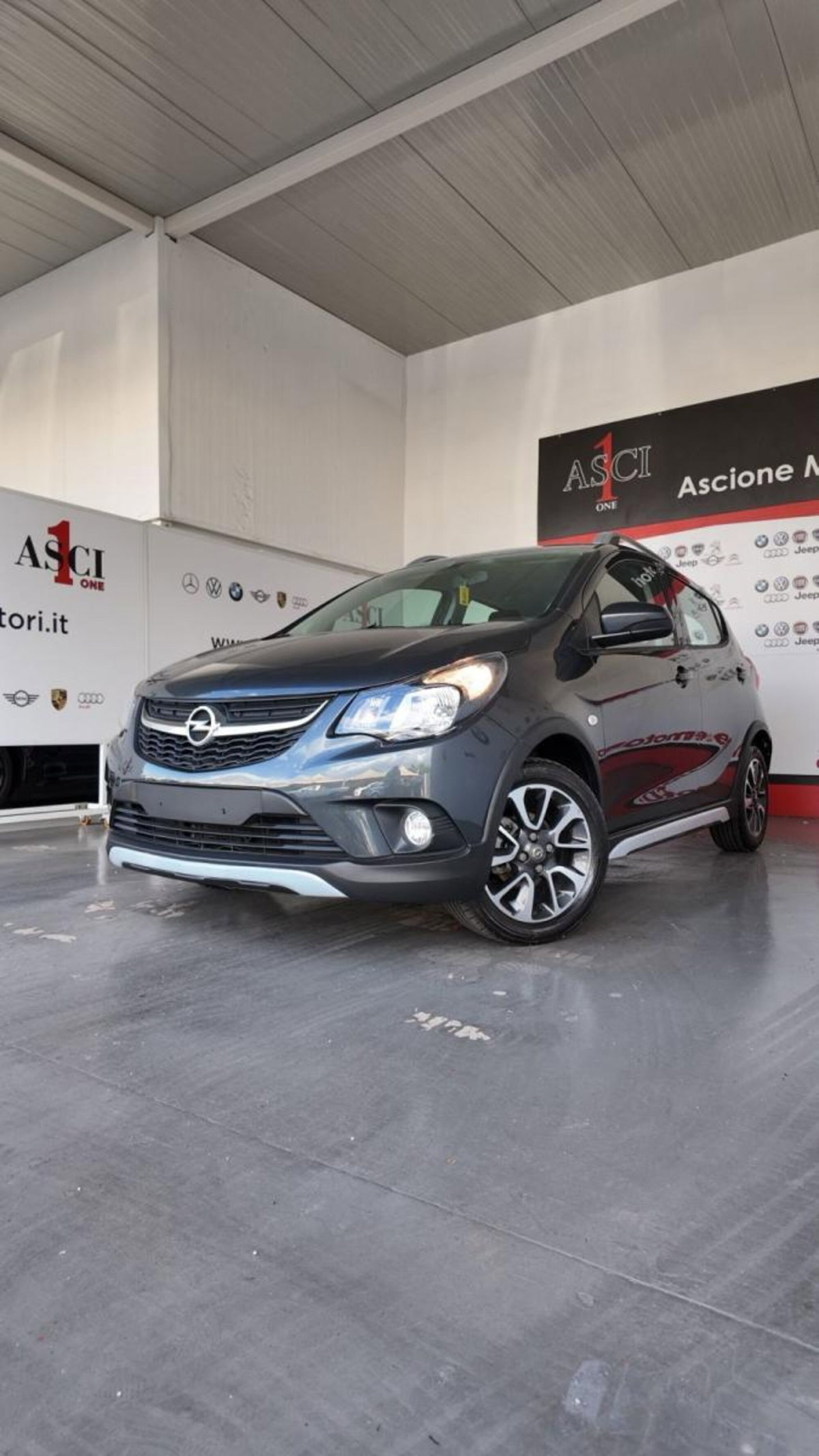Opel Karl Rocks 1.0 73 CV (2)