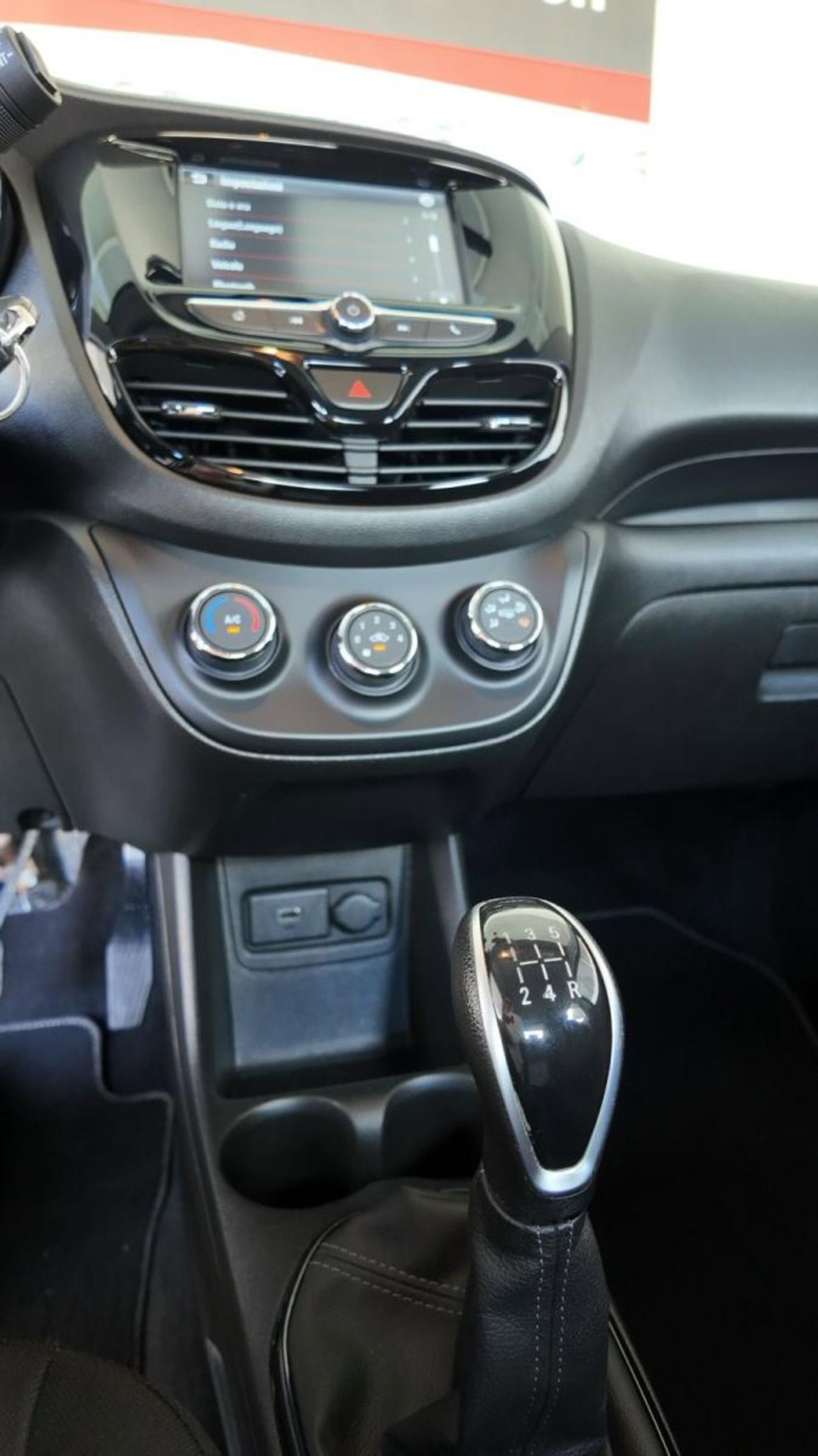 Opel Karl Rocks 1.0 73 CV (8)