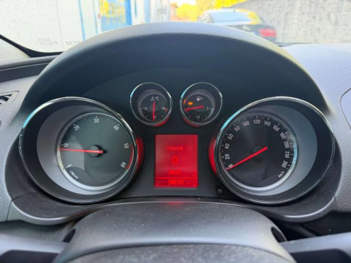 Opel Insignia Station Wagon CDTI 160CV Sports Elective (12)