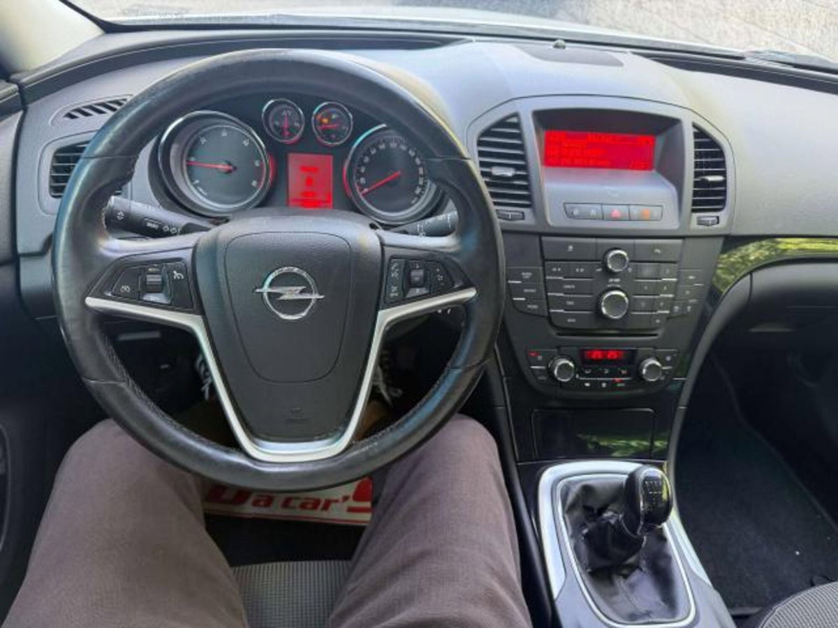 Opel Insignia Station Wagon CDTI 160CV Sports Elective (14)