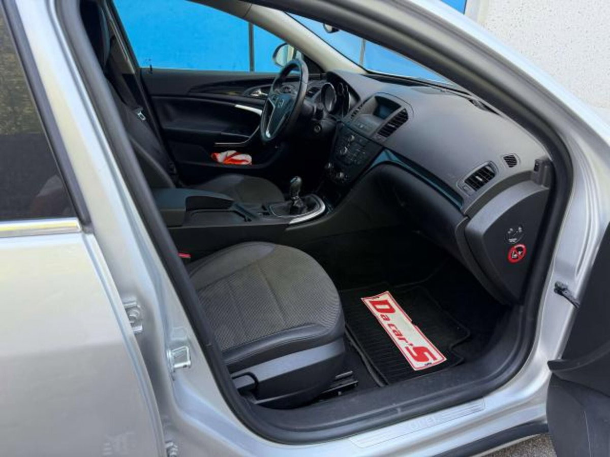 Opel Insignia Station Wagon CDTI 160CV Sports Elective (8)
