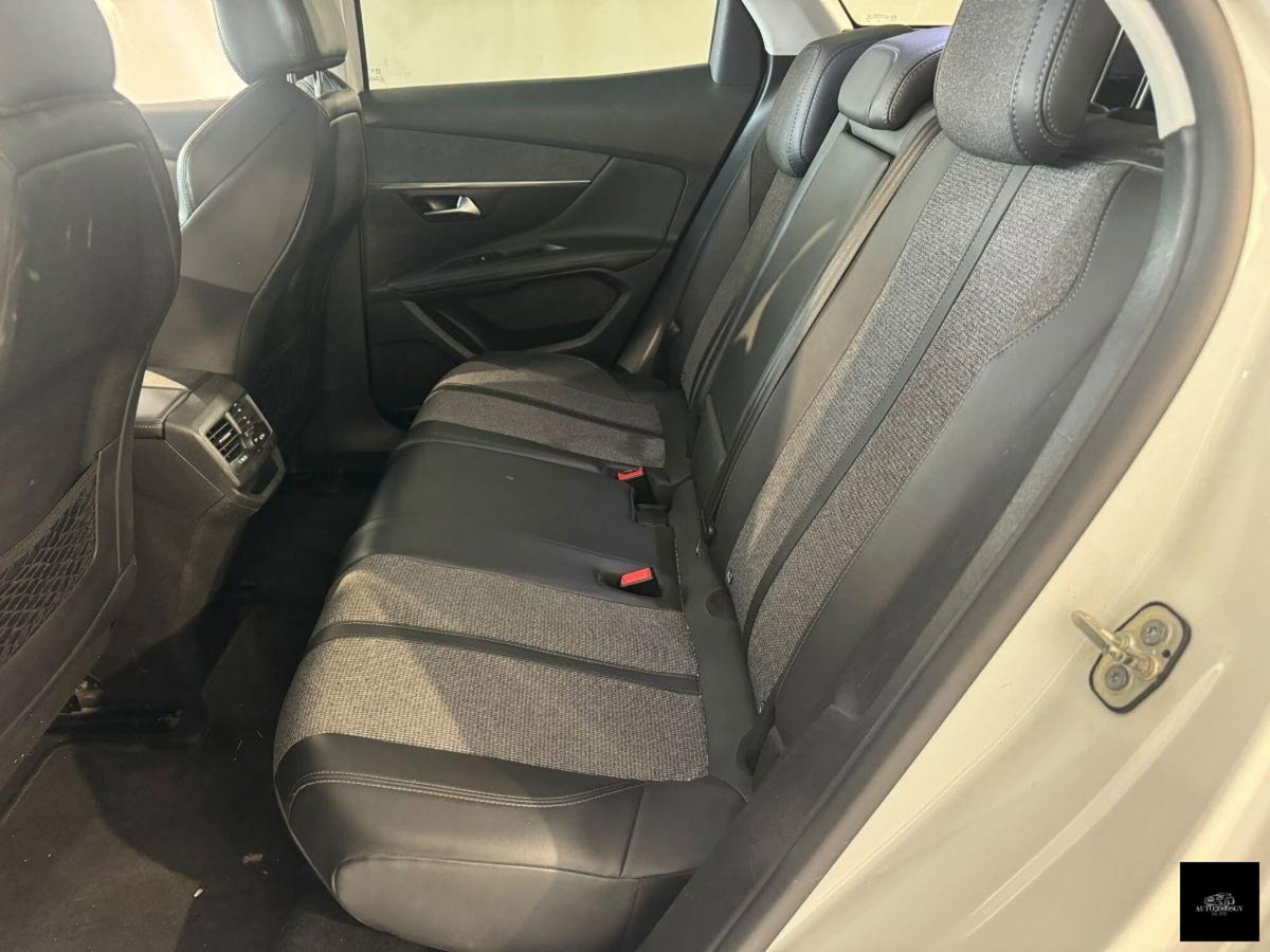 Peugeot 3008 BlueHDi 130 S&S Allure (11)
