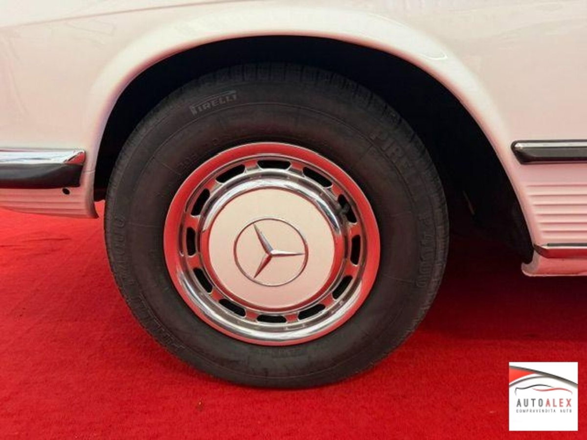 Mercedes-Benz 350 Coupé 350 SLC (16)