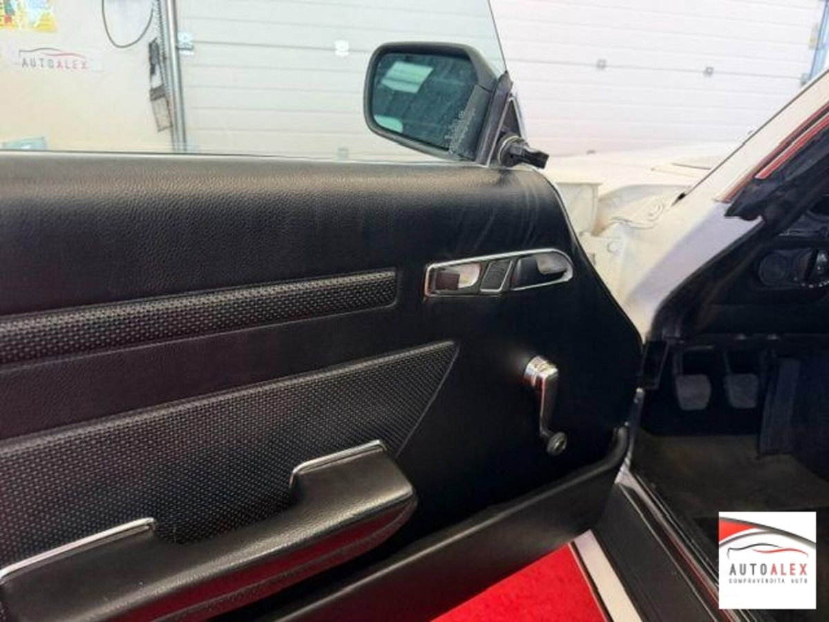 Mercedes-Benz 350 Coupé 350 SLC (20)