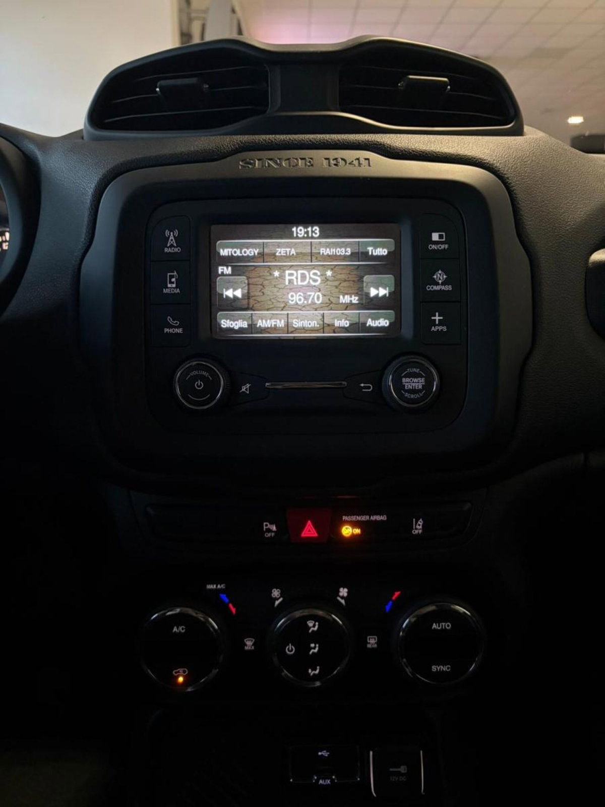 Jeep Renegade 1.6 Mjt 120 CV Limited (14)